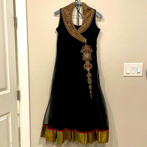 slim fit dress slacks Elegant Black and Gold Silk Knee-Length Dress main image 1